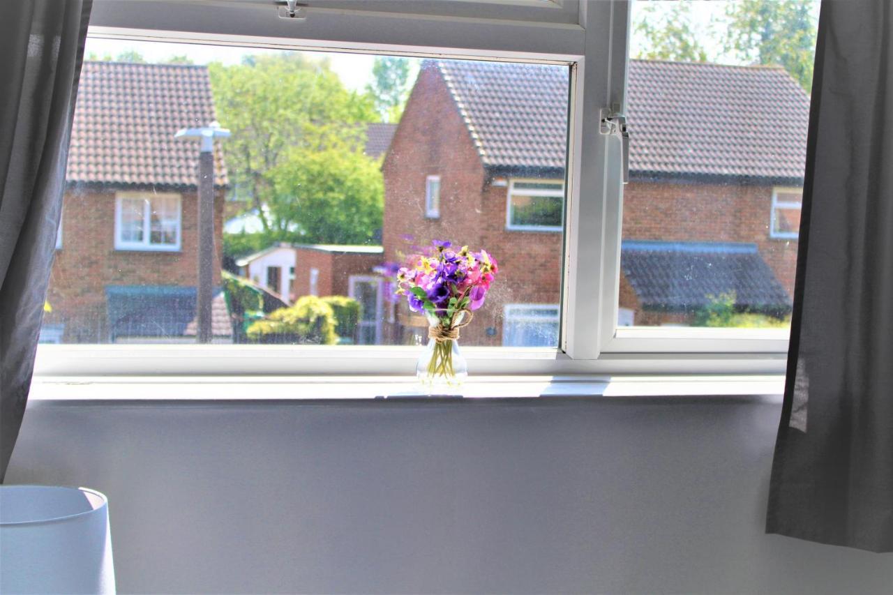 Homely And Budget Friendly 3 Bed House Sleeps 6 Free Parking! Milton Keynes Extérieur photo